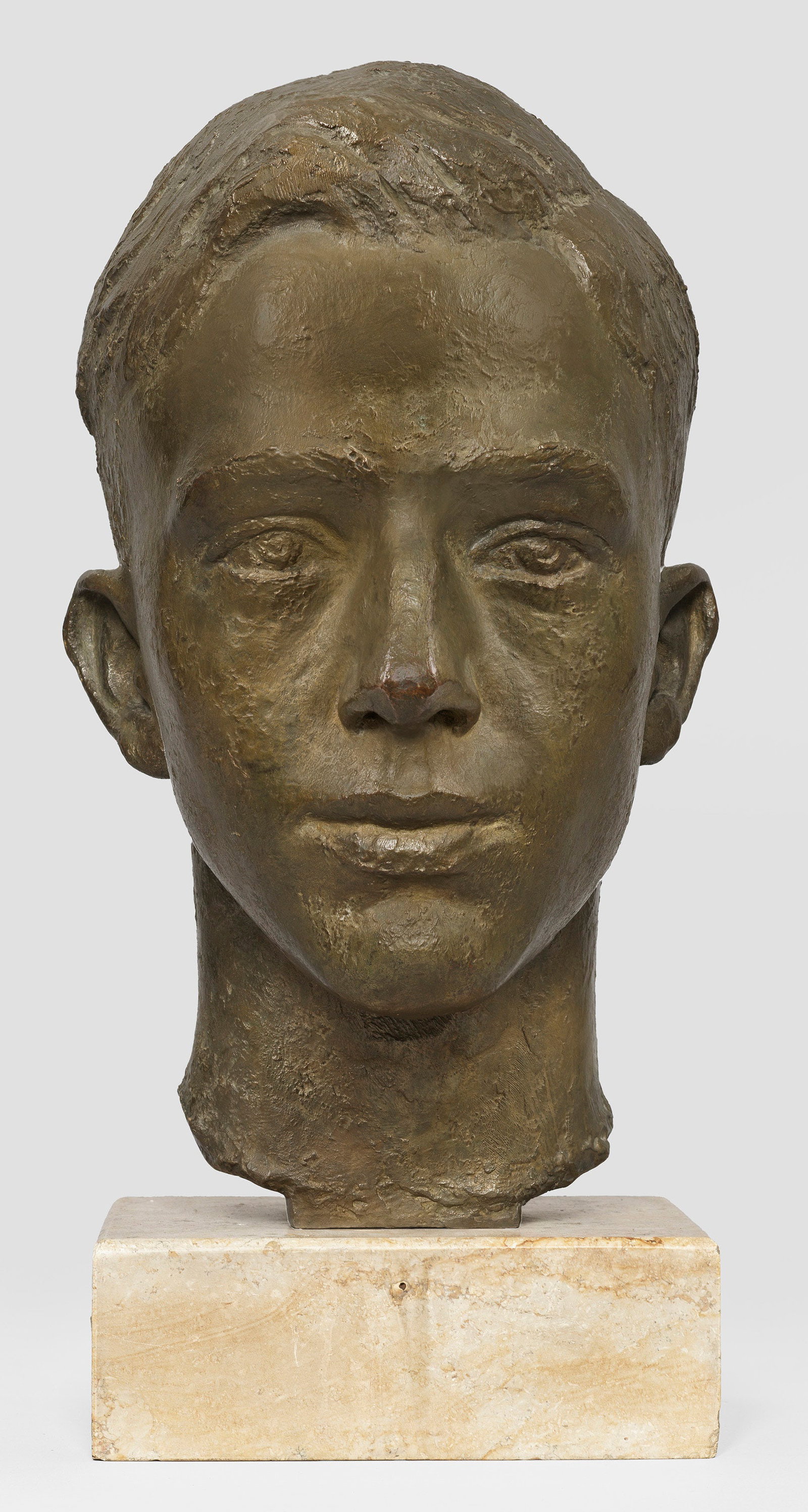 Hermann Geibel: (1889 Freiburg i. Br. - 1972 Darmstadt) "Mein Sohn Bernd". Originaltitel Bronze, grünbraun patiniert, auf Marmorsockel. Monogr.; Gießermarke von A. Komo & Sohn, Frankfurt am Main. Unikat-Guss, gezei