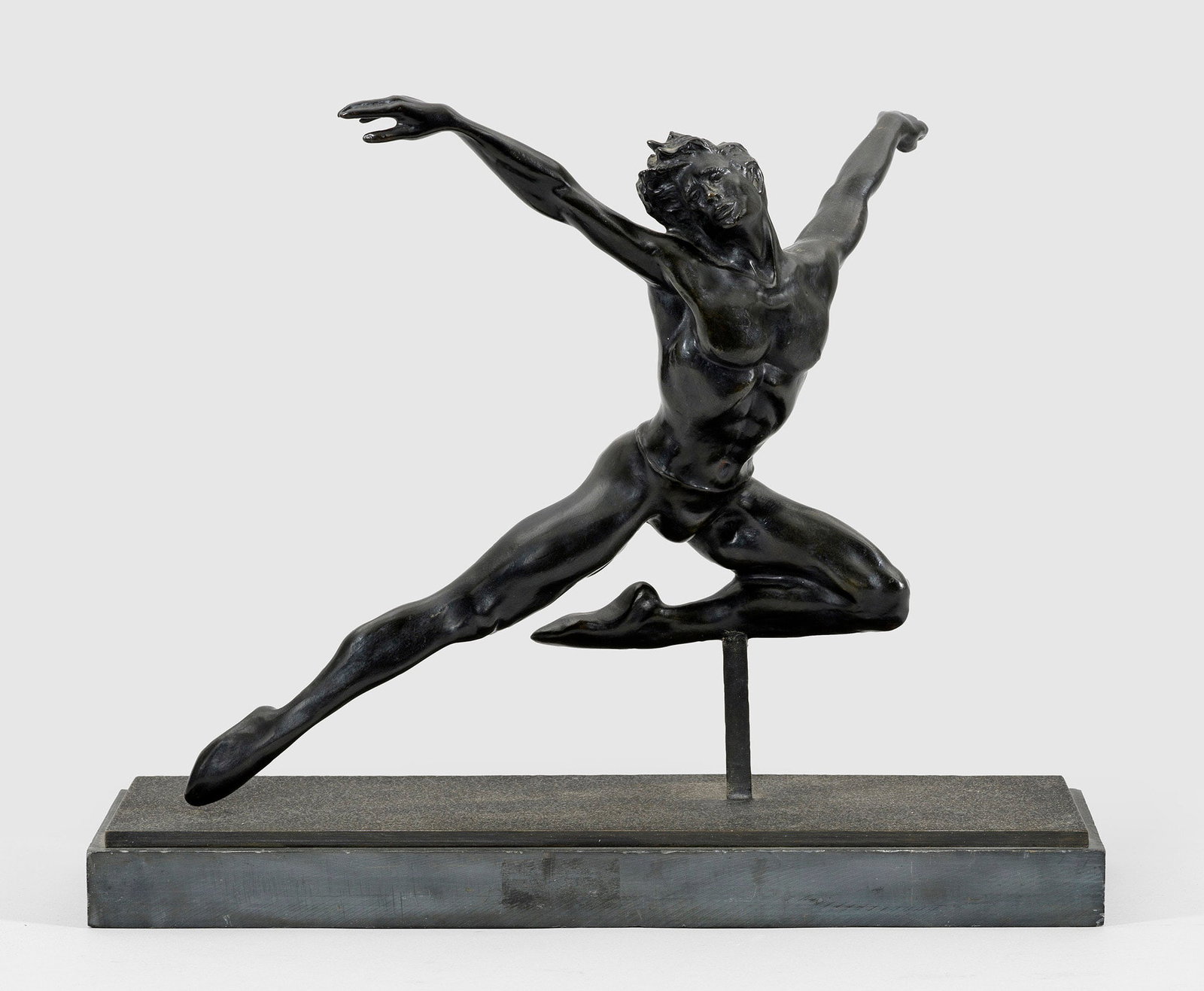 Arno Breker: (1900 Elberfeld - 1991 Düsseldorf) Tänzer (Rudolf Nurejew?) Bronze, dunkel patiniert. Sign. "A. BREKER"; Gießerstempel "COLIN". Anthrazitfarbener Steinsockel. Vollplastische Darstellung eines Balle