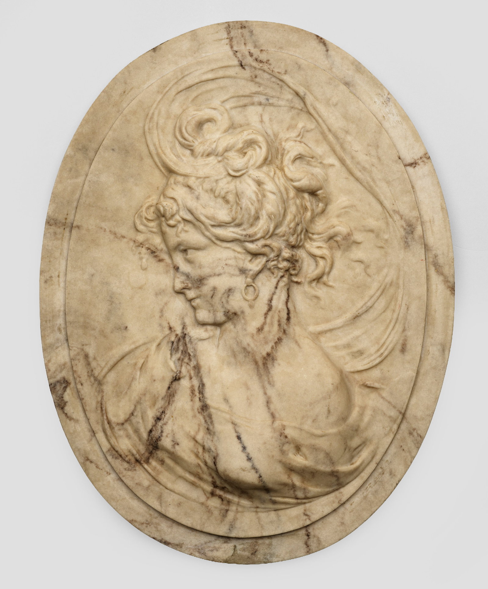 Louis Alexandre Bottée: (1852 Paris - 1941 ebenda) nach Relief einer Jugendstil-Dame Marmorguß. Verso eingelassene Plakette nach einer Medaille zur Pariser Weltausstellung 1889 von Louis Bottée. Bottée war in erster Linie