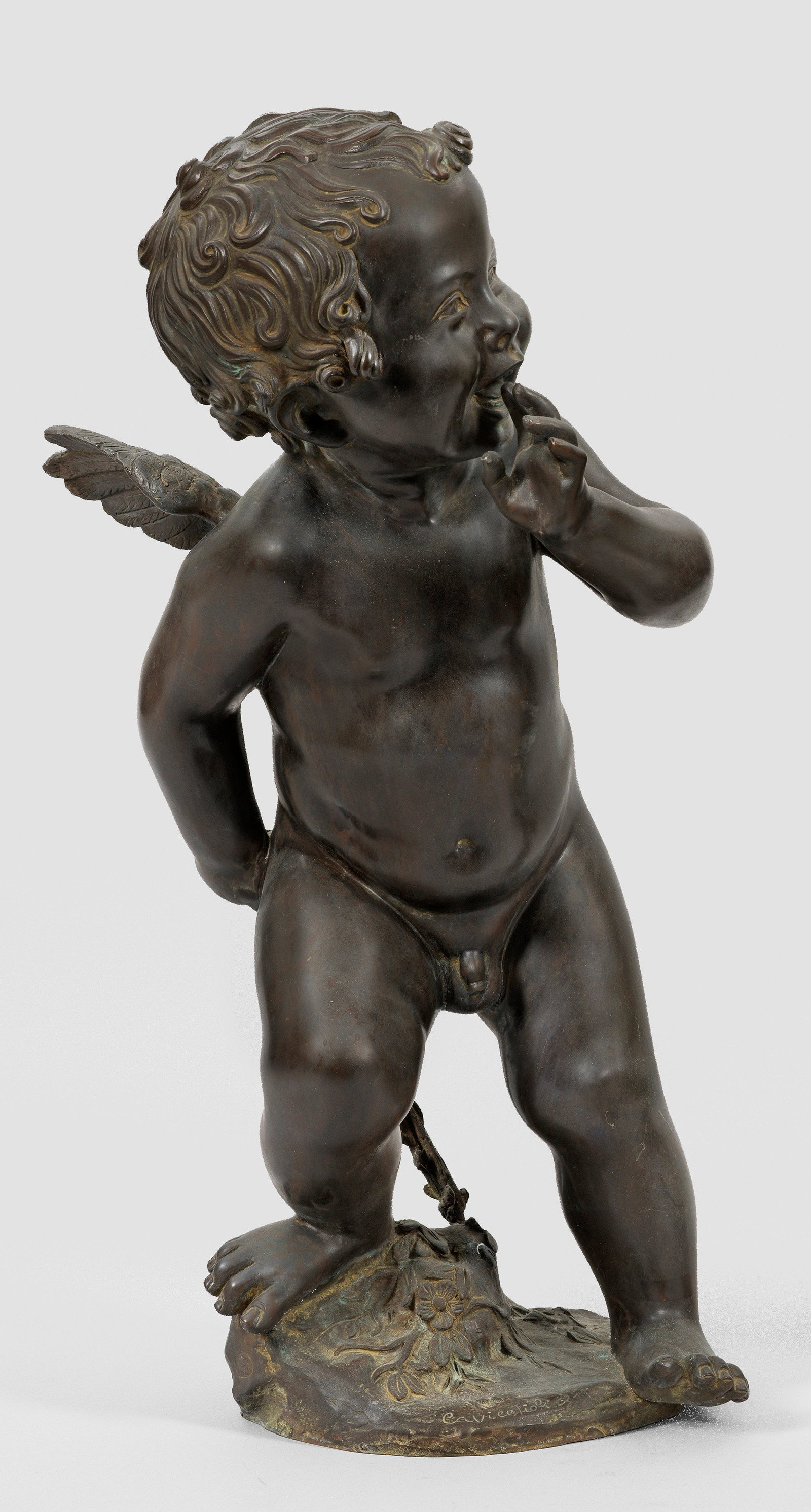 Luigi Cavacchioli: (1856 Teramno - 1936 ebenda. War ansässig in Florenz) nach Lachender Amor Bronze, dunkel patiniert.; Künstler-Bez.; Guss 20. Jh.; Die große, vollplastisch gearbeitete Figur des auf einer runden Nat