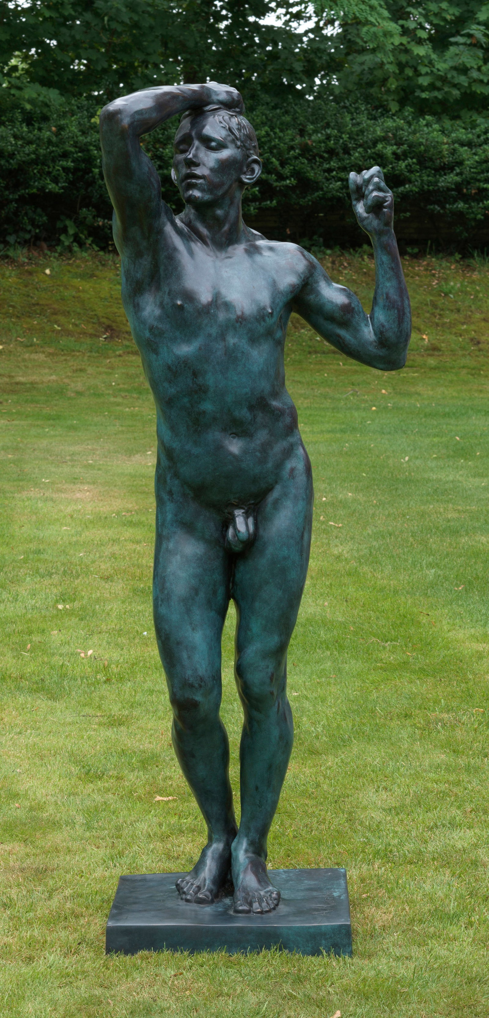 Auguste Rodin: (1840 Paris - 1917 Meudon) nach "L'âge d'airain". Originaltitel Bronze, dunkel patiniert. Künstler-Bez.; Posthumer, zeitgenössischer Guss (Anfang 21. Jh.) nach der bedeutenden Aktfigur Rodins, dess