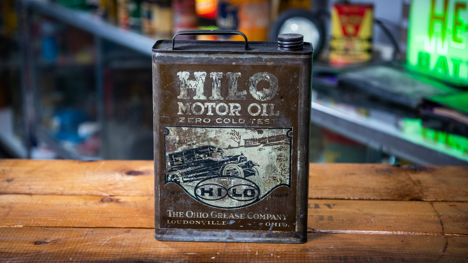Hilo Motor Oil 1-Gallon Oil Can (1 of 8)