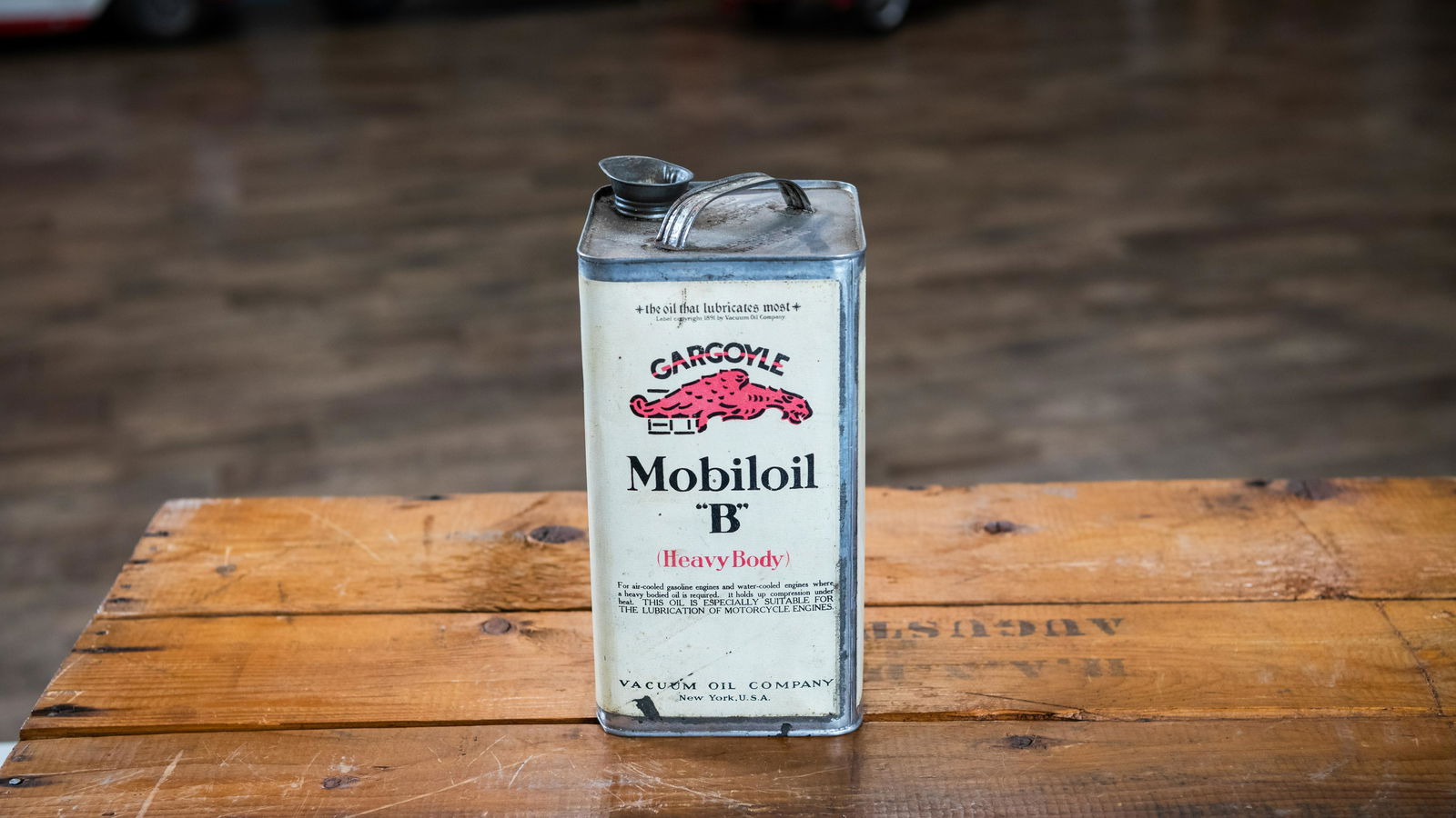 Gargoyle Mobiloil “B” 1-Gallon Oil Can (1 of 6)