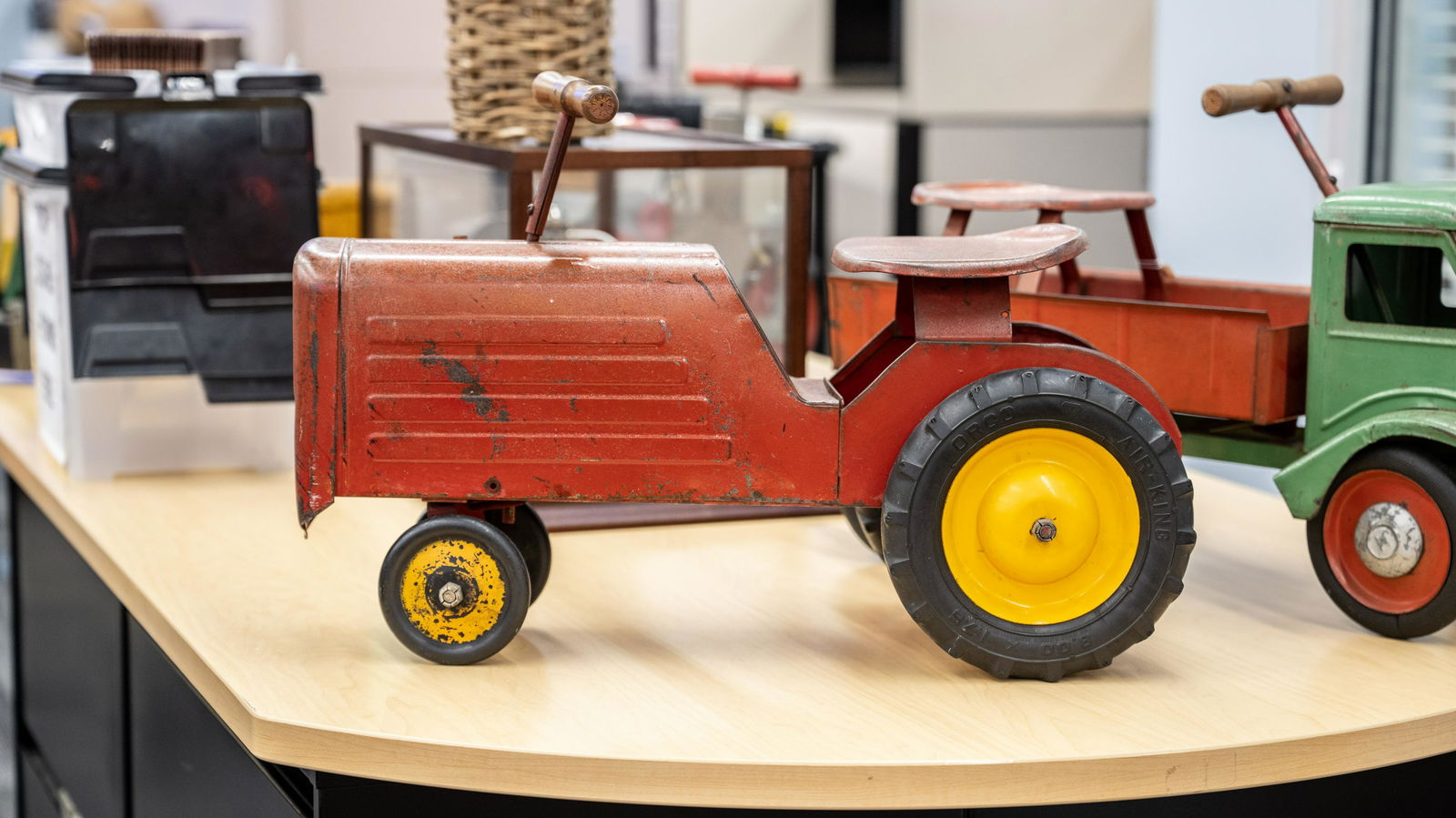 Keystone Ride Em Tractor Tin Toy: Lot G198 - Keystone Ride Em Tractor Tin Toy HIGHLIGHTS Mfg. by: Keystone Mfg. Co. Boston 24, Mass. Dimensions (in): 23x15x10.5 Location: Main Office