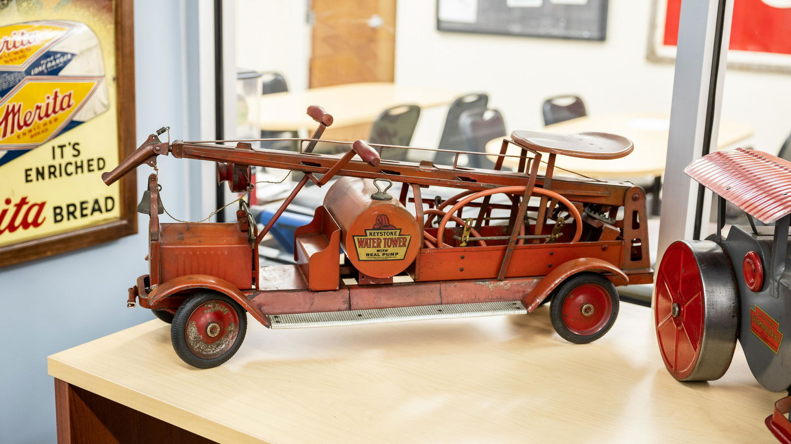 Keystone Water Tower Tin Toy (1 of 12)