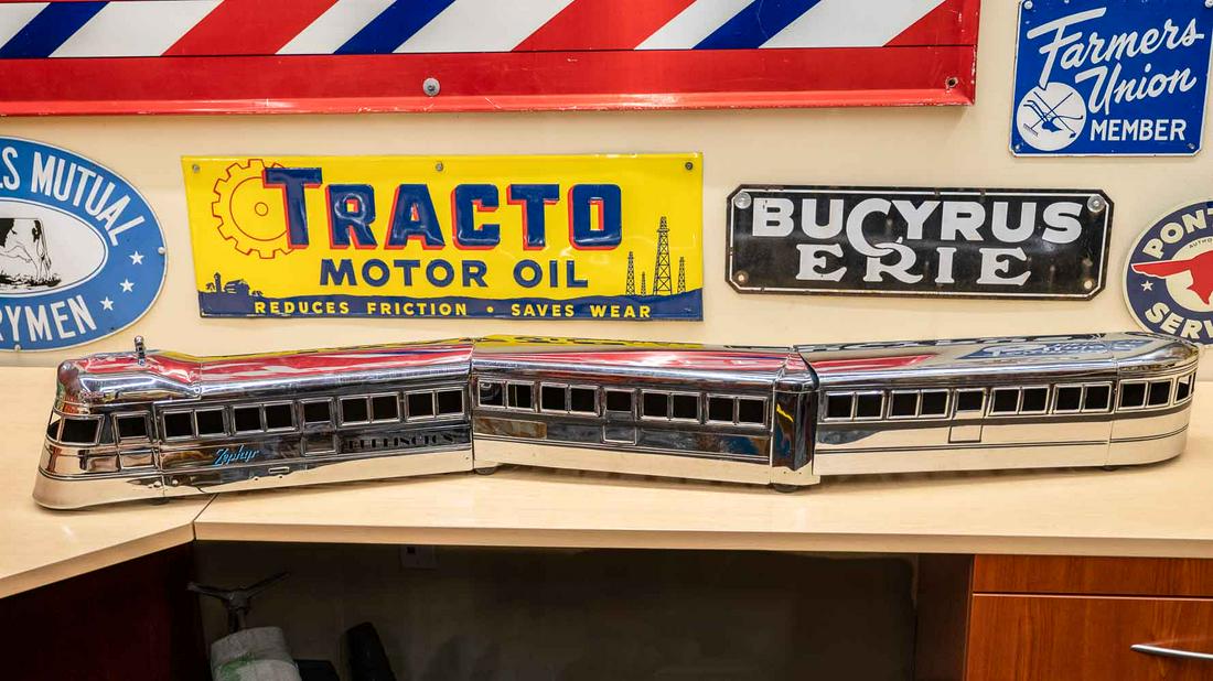 The Pioneer Zephyr Model Train (1 of 10)