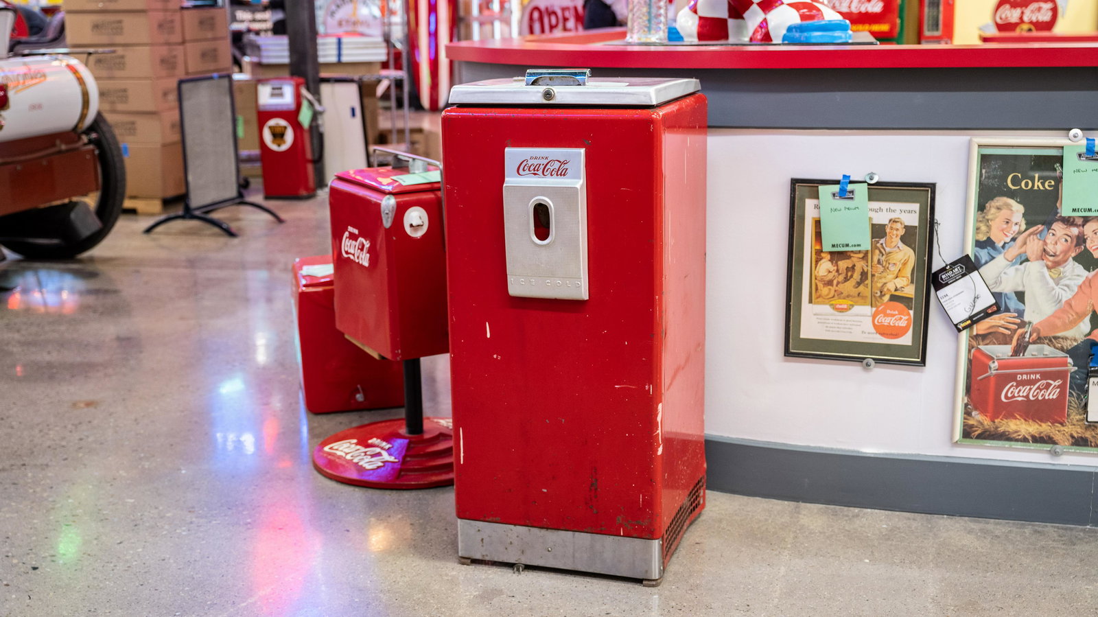 Coca-Cola Bottle Cooler (1 of 11)