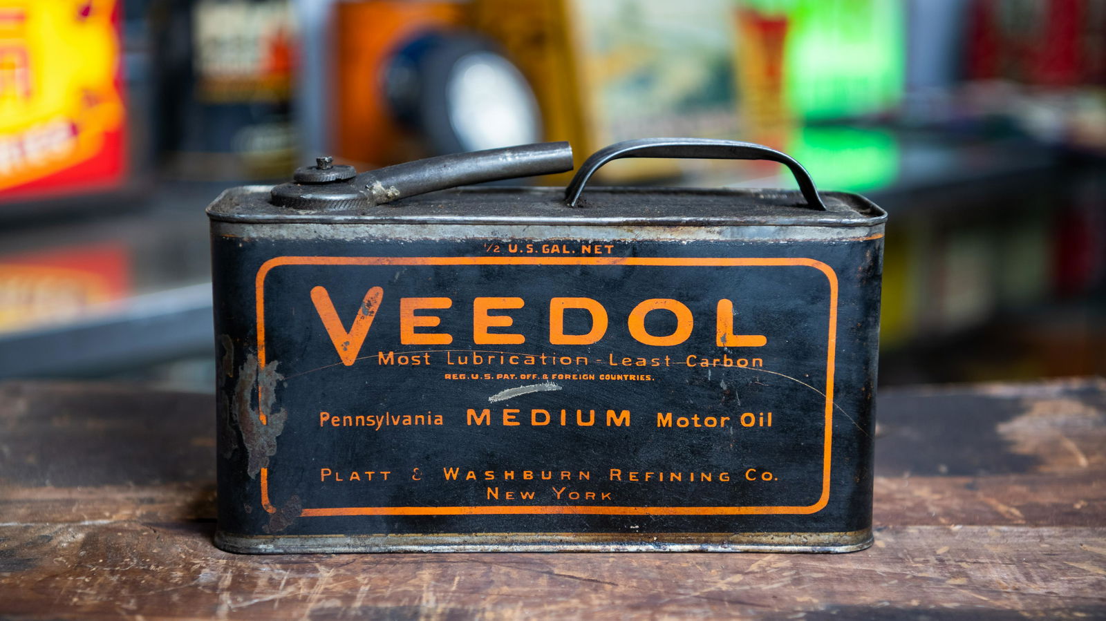 Veedol Motor Oil 1/2-Gallon Oil Can (1 of 8)