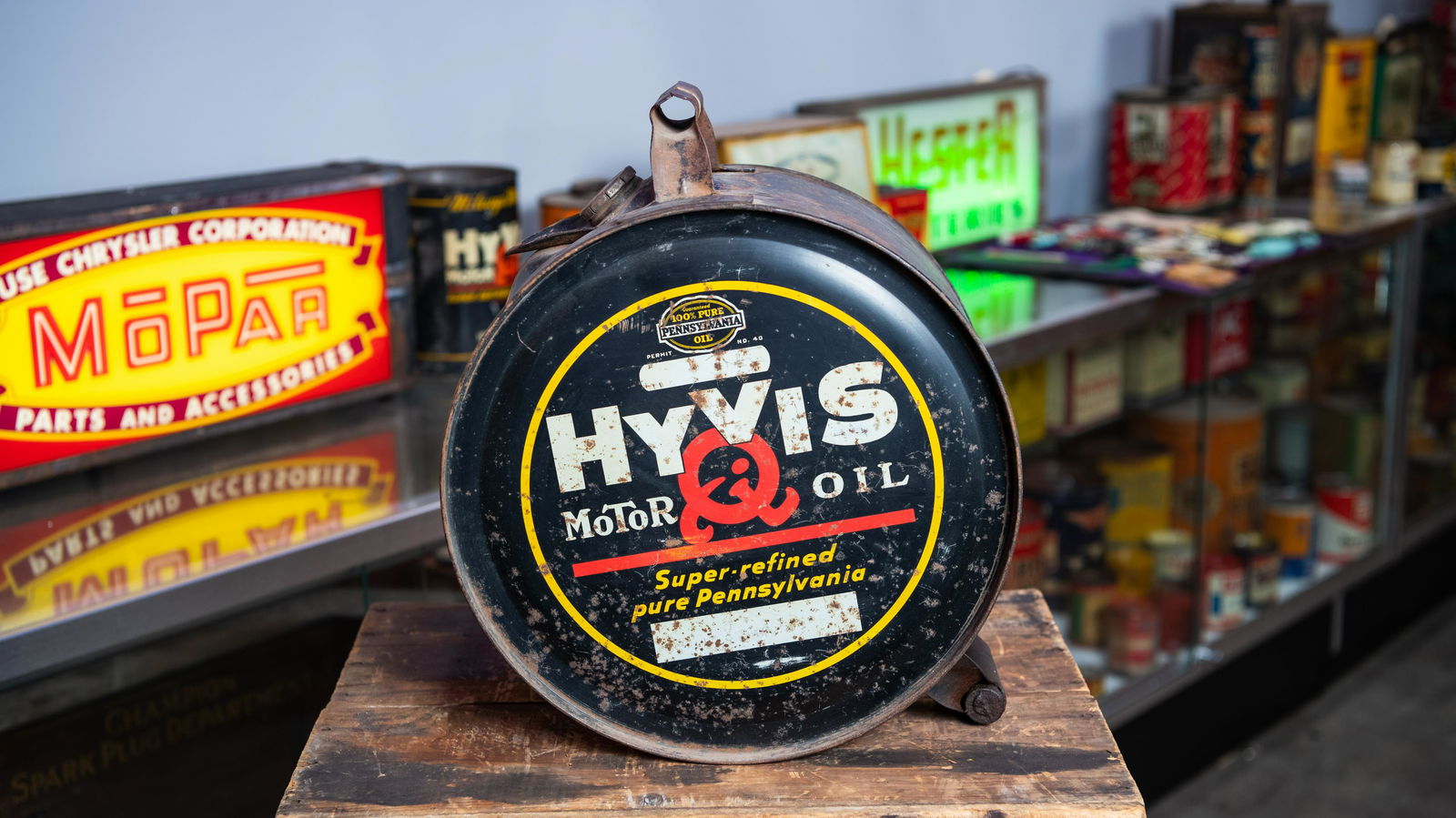 HyVis Motor Oil 5-Gallon Rocker Oil Can (1 of 10)