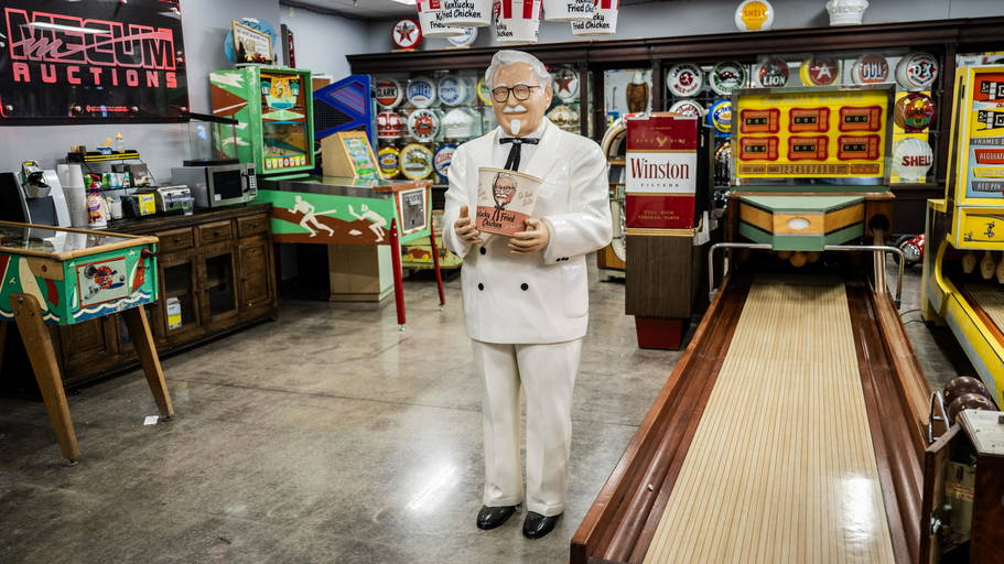 Kfc Colonel Sanders Statue And Chicken Bucket Chandelier