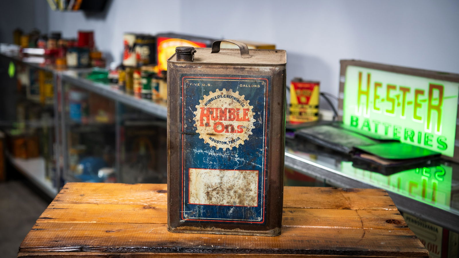 Humble Oils 5-Gallon Oil Can: Lot U44 - Humble Oils 5-Gallon Oil Can HIGHLIGHTS Original* Humble Oil & Refining Co. Houston, Texas *A designation of Original means that this piece dates back to its original era of production, but
