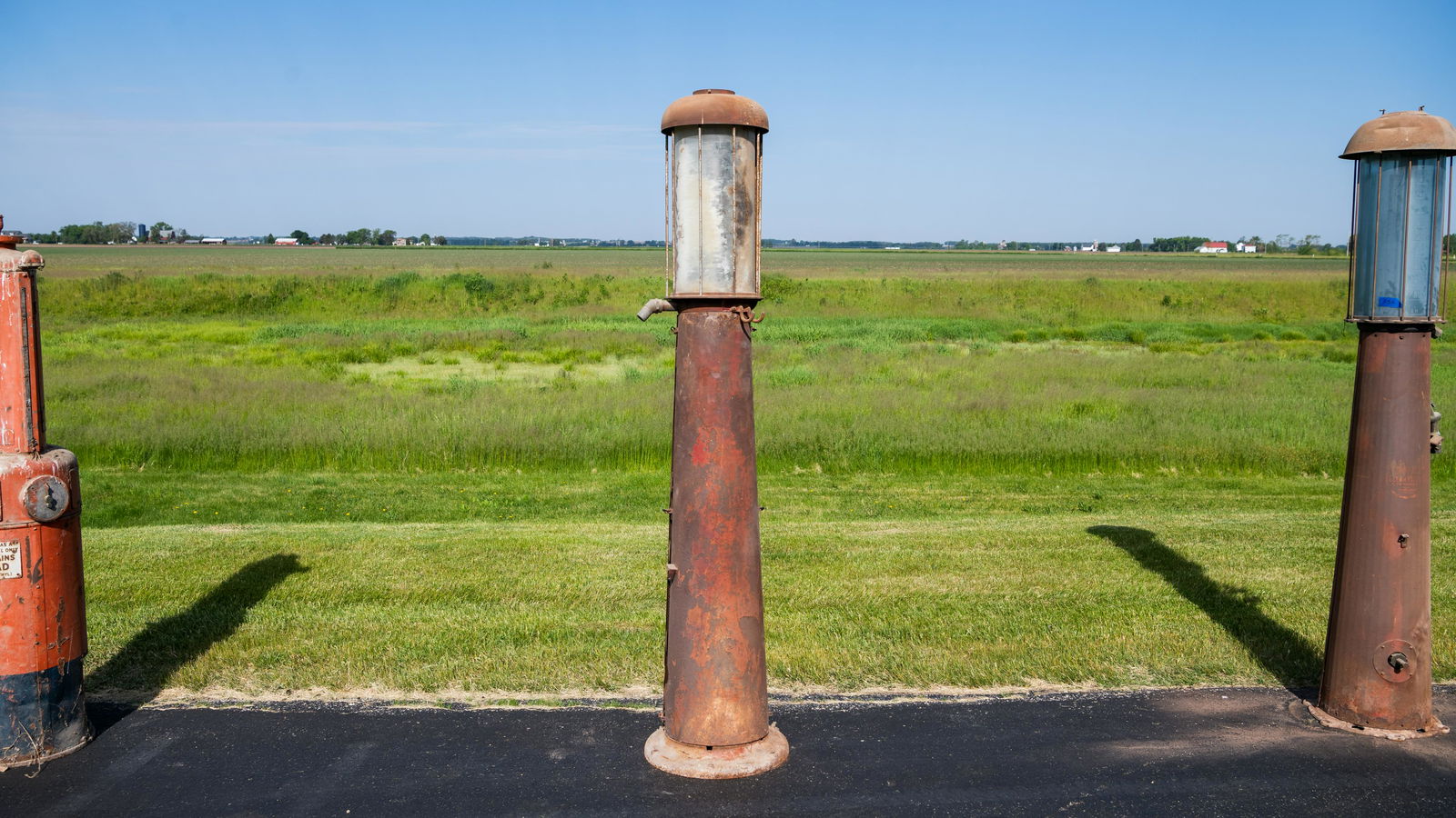 Visible Gas pump (1 of 18)