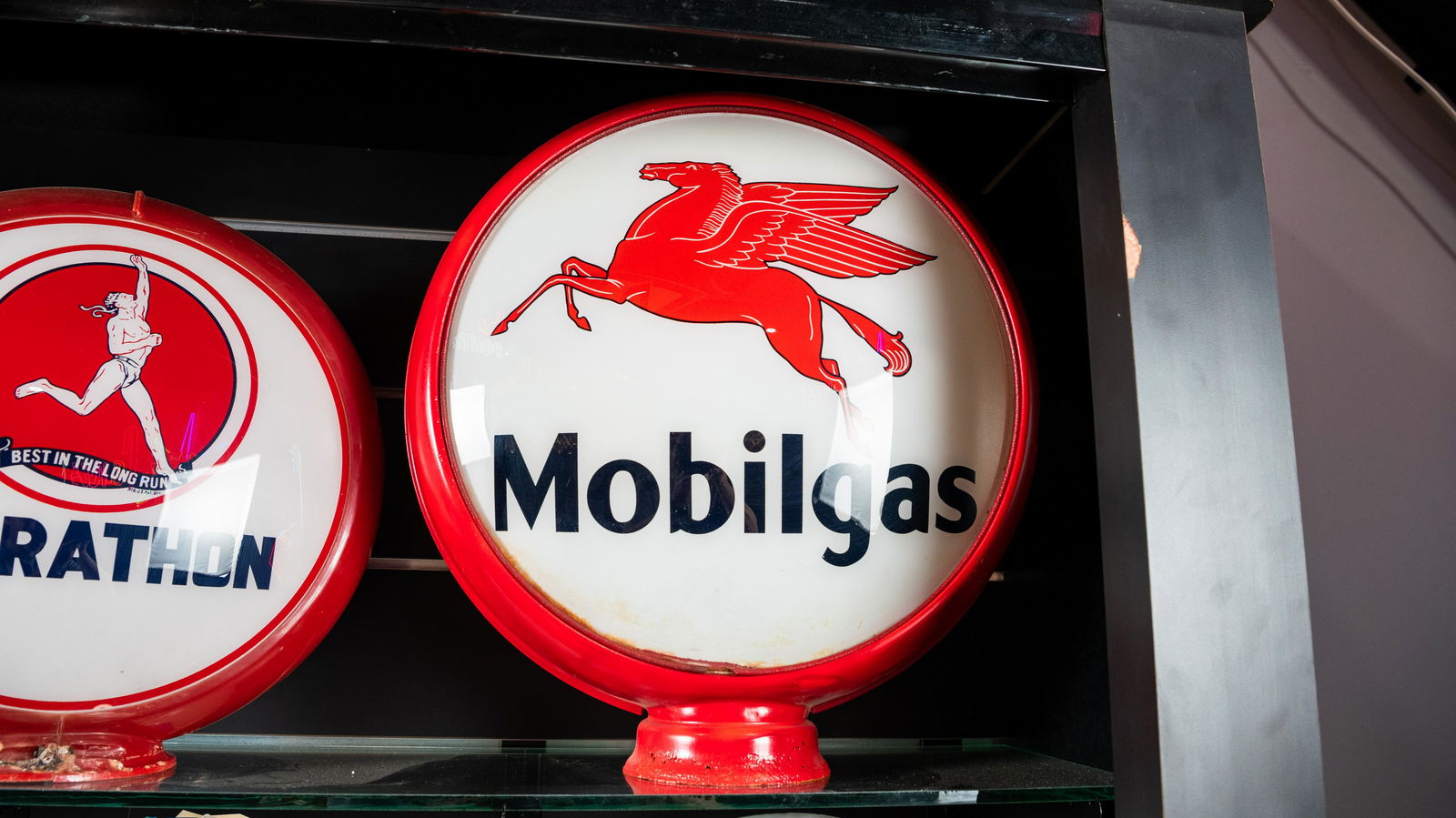 Mobilgas Globe: Lot U247 - Mobilgas Globe HIGHLIGHTS Original* High profile metal body Glass lens Base not included Globe includes two lenses Lens (in): 16 Neck (in): 6 Dimensions (in): 20x21x9 Location: Globe Lane *