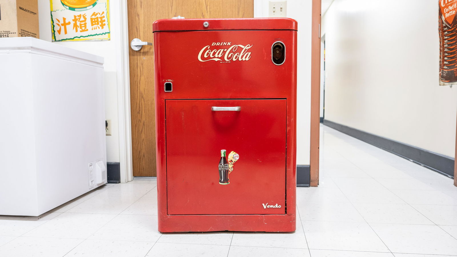 Coca-Cola Vendo 23 Vending Machine (1 of 14)