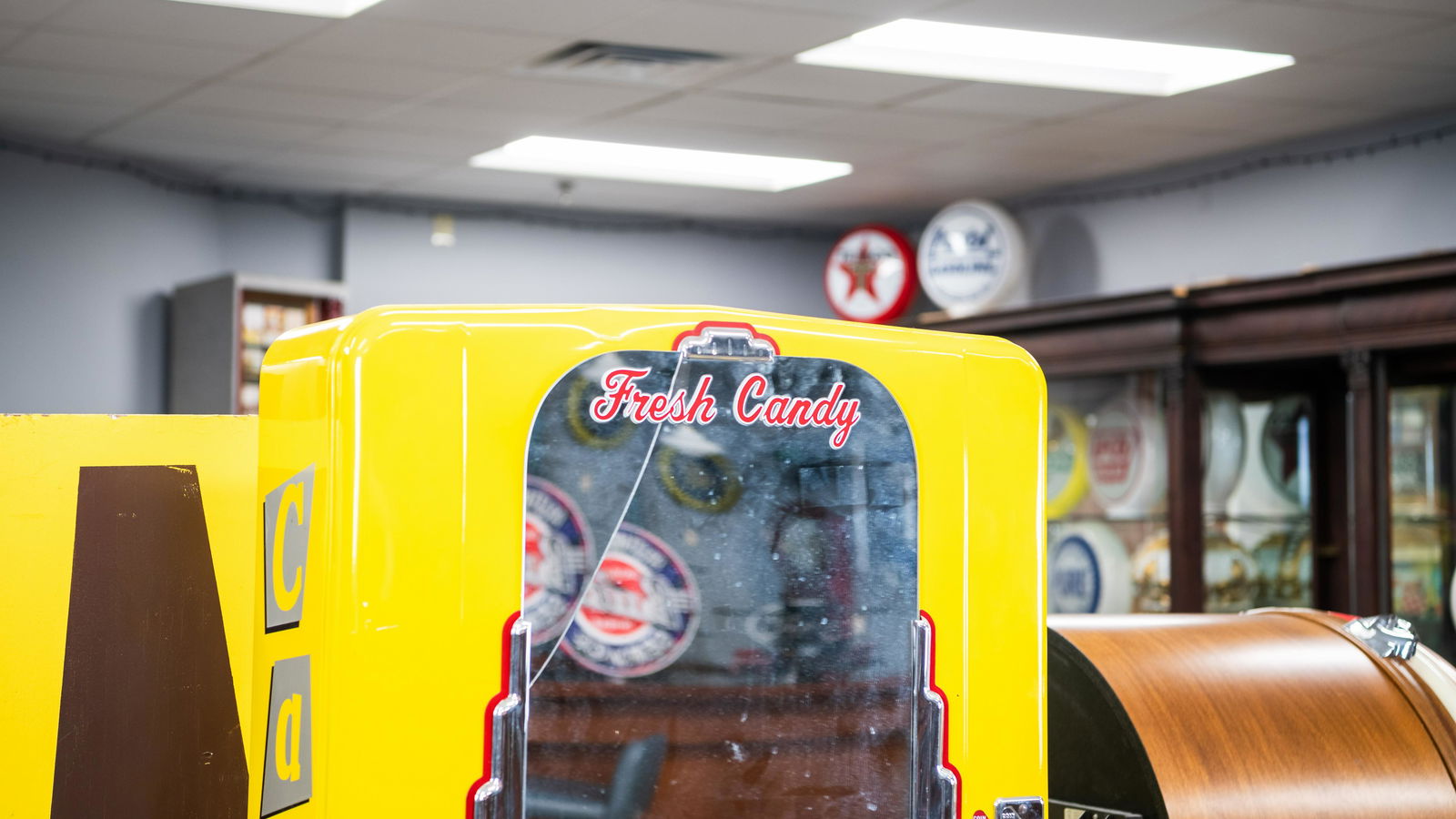 Fresh Candy Vending Machine (1 of 5)