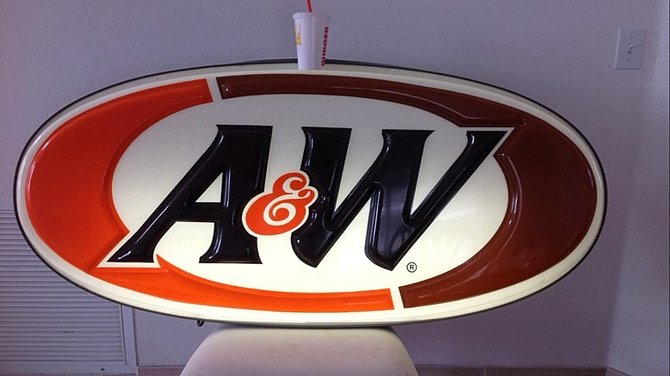 M398 - A&W Root Beer Lamp: A&W Root Beer Lamp
