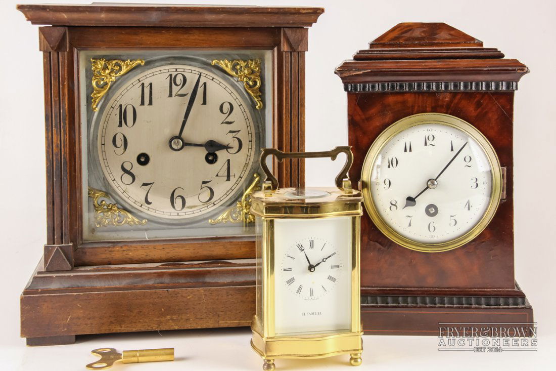 An Edwardian mantle clock with Arabic numerals and cast (1 of 4)