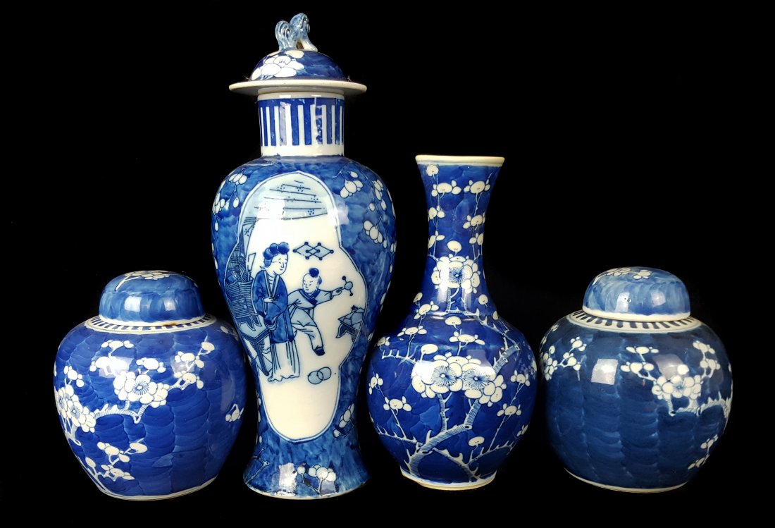 A Chinese porcelain vase and cover, blue and white, (1 of 2)