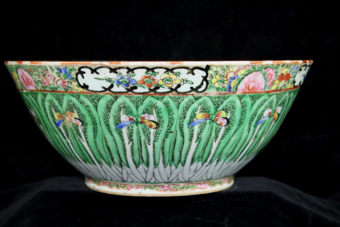 A Chinese porcelain Canton decorated cabbage leaf bowl, (1 of 3)