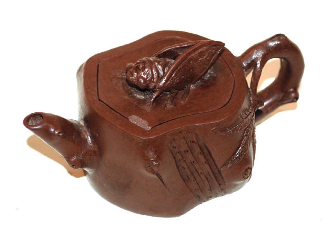 A Chinese Yi Xing Teapot With Cicada Finial (1 of 2)
