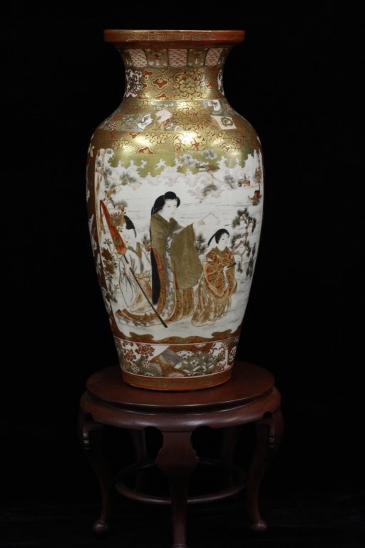 Japanese Large Satsuma Vase With Stand (1 of 15)