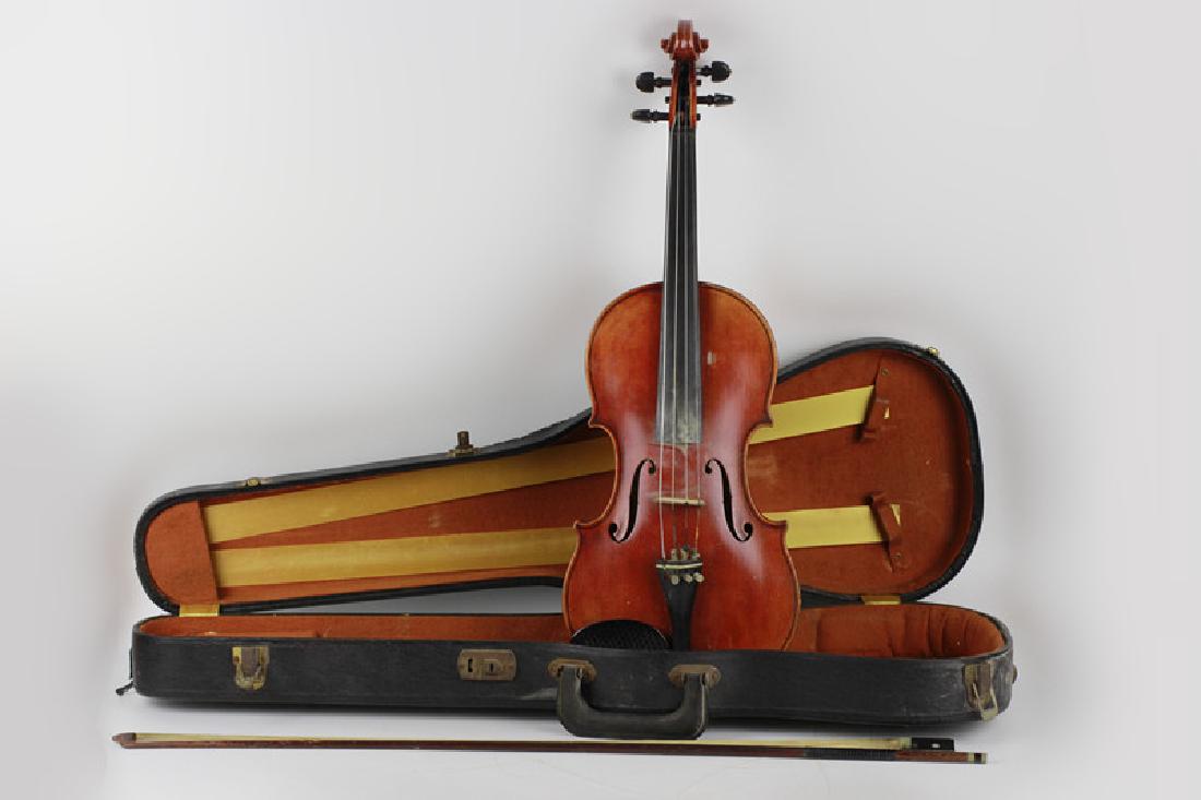 Early Violin & Bow in Carrying Case (1 of 5)