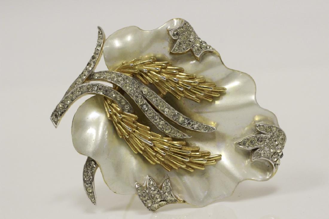 Unusual Vintage Signed "TRIFARI" Brooch Pin (1 of 7)