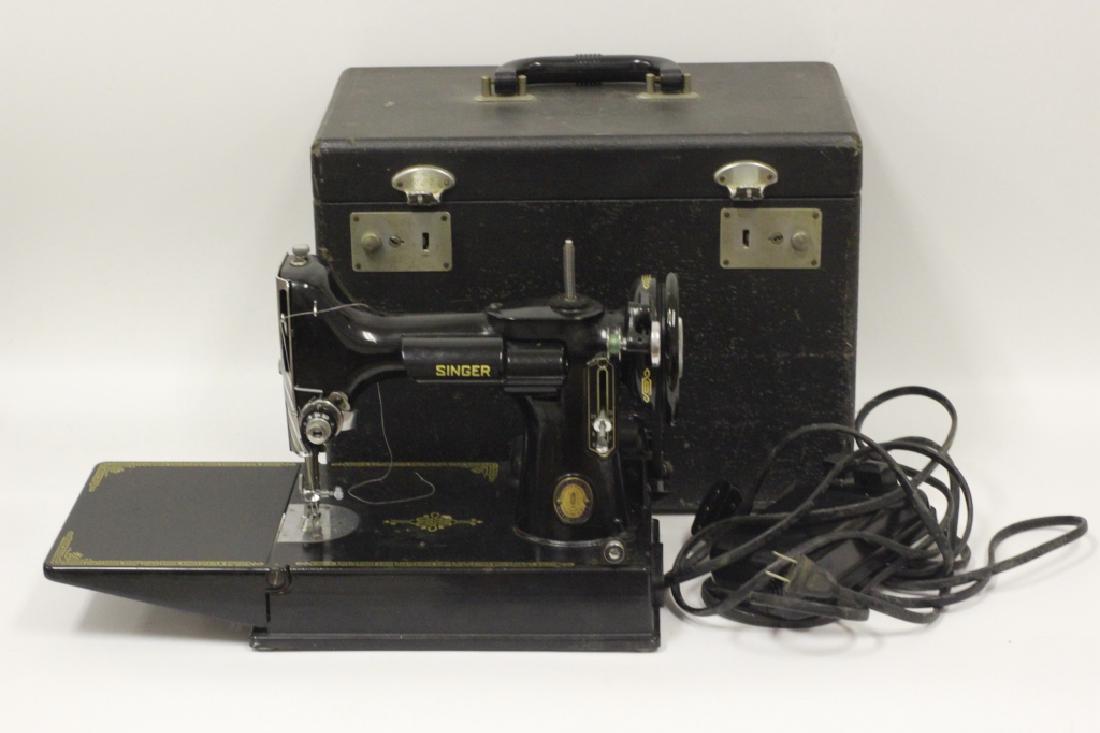 Early 20thC Singer Portable Sewing Machine (1 of 4)