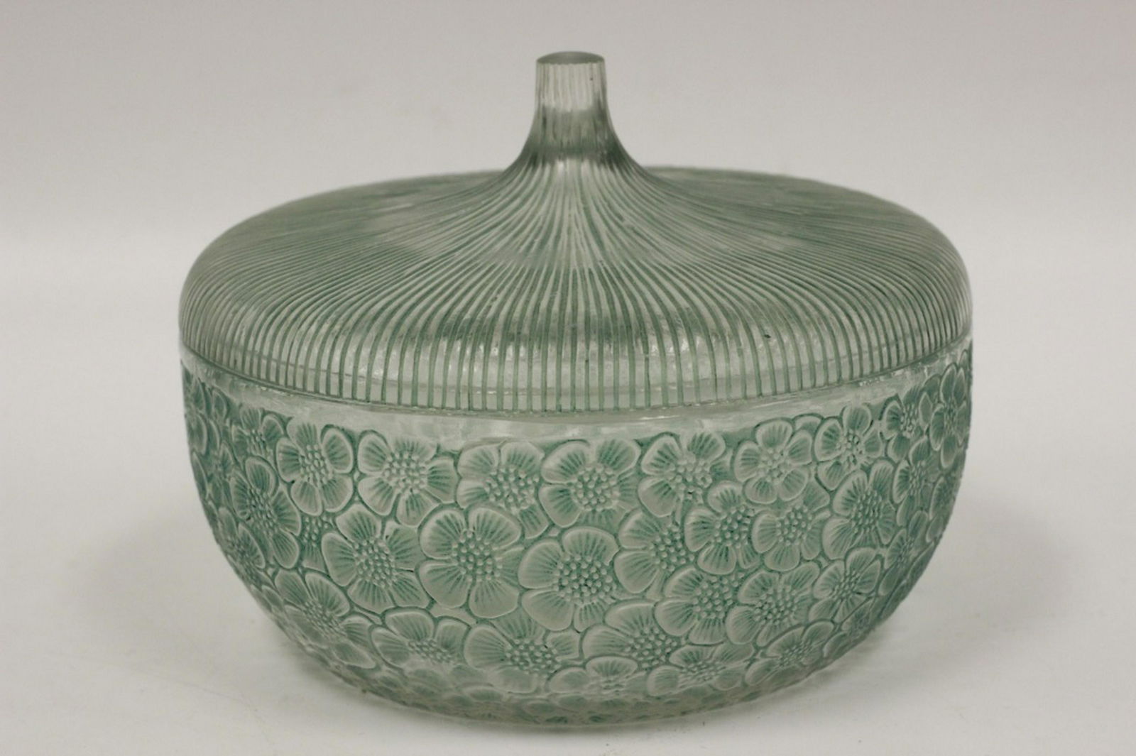 R. Lalique Covered Box (1 of 4)