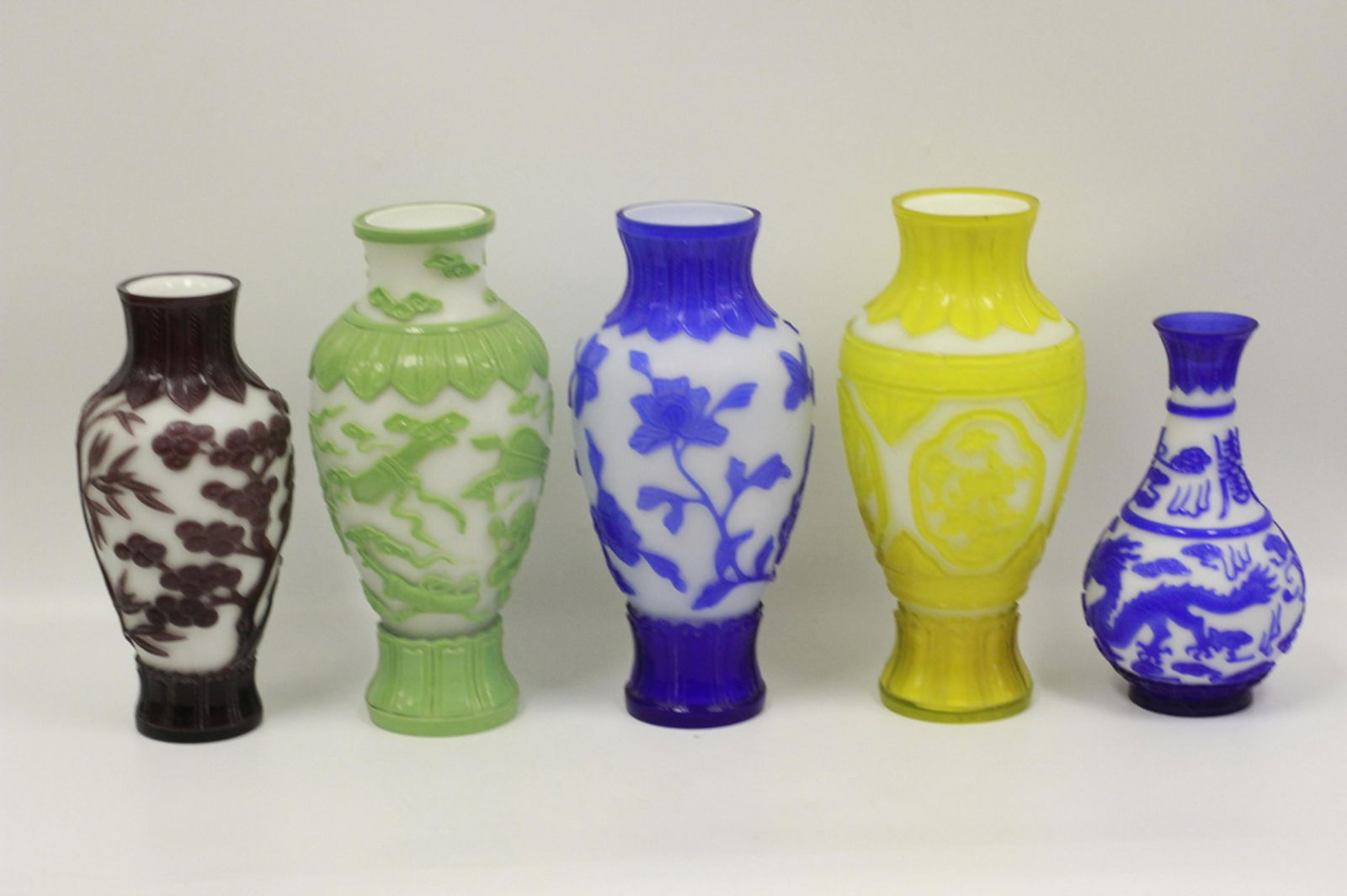 5 Chinese Vintage Peking Glass Vases (1 of 5)