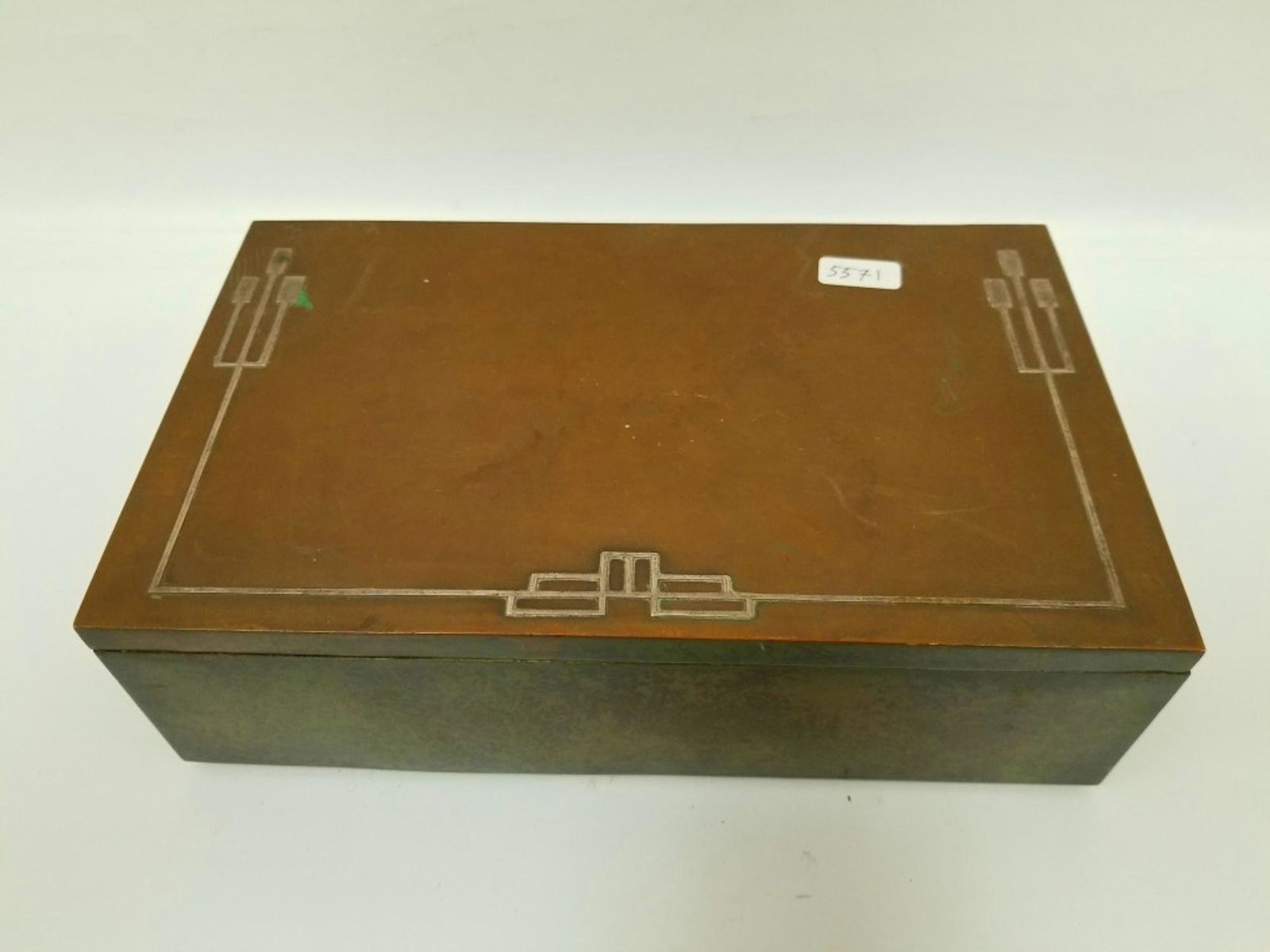 Arts & Crafts Copper & Bronze Cigar Box: Arts & Crafts Copper & Bronze Cigar Box. Provenance from a Long Island, NY Home. Generally Good Condition. Dimensions- L-10" x W-6" x H-3".