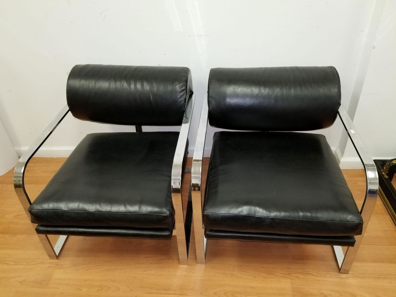 Pair of Milo Baughmann Leather Cube Chairs: Pair of Milo Baughmann Leather Cube Chairs for Thayer Coggin in Black Leather & Chrome. Mid Century Modern. Provenance from an Upper East Side Apartment, New York City. Very Good Condition. Dimensions