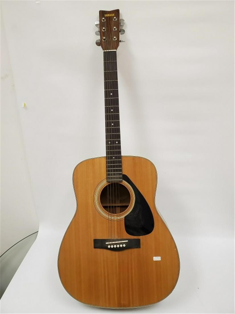 Lot of 2 Vintage Musical Instruments Inc. YAMAHA FG-335: Lot of 2 Vintage Musical Instruments Including a Mandolin Guitar in Original Case & a Yamaha model FG-335 II Guitar. Case of Mandolin is in Bad Condition but Mandolin is Generally Good Condition w/ Mi
