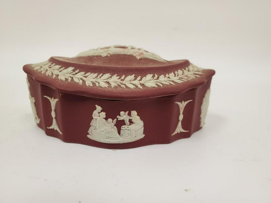 Rare Wedgwood Crimson lidded dish (1 of 2)