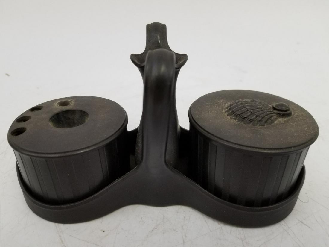 Rare Wedgwood & Bentley black Basalt inkwell: Rare Wedgwood & Bentley black Basalt engine turned two cylindrical inkwells. Total of 4 items which makes a full set. Including ink stand, inkpot sander and lid . Provenance Long Island, NY Estate. Ge