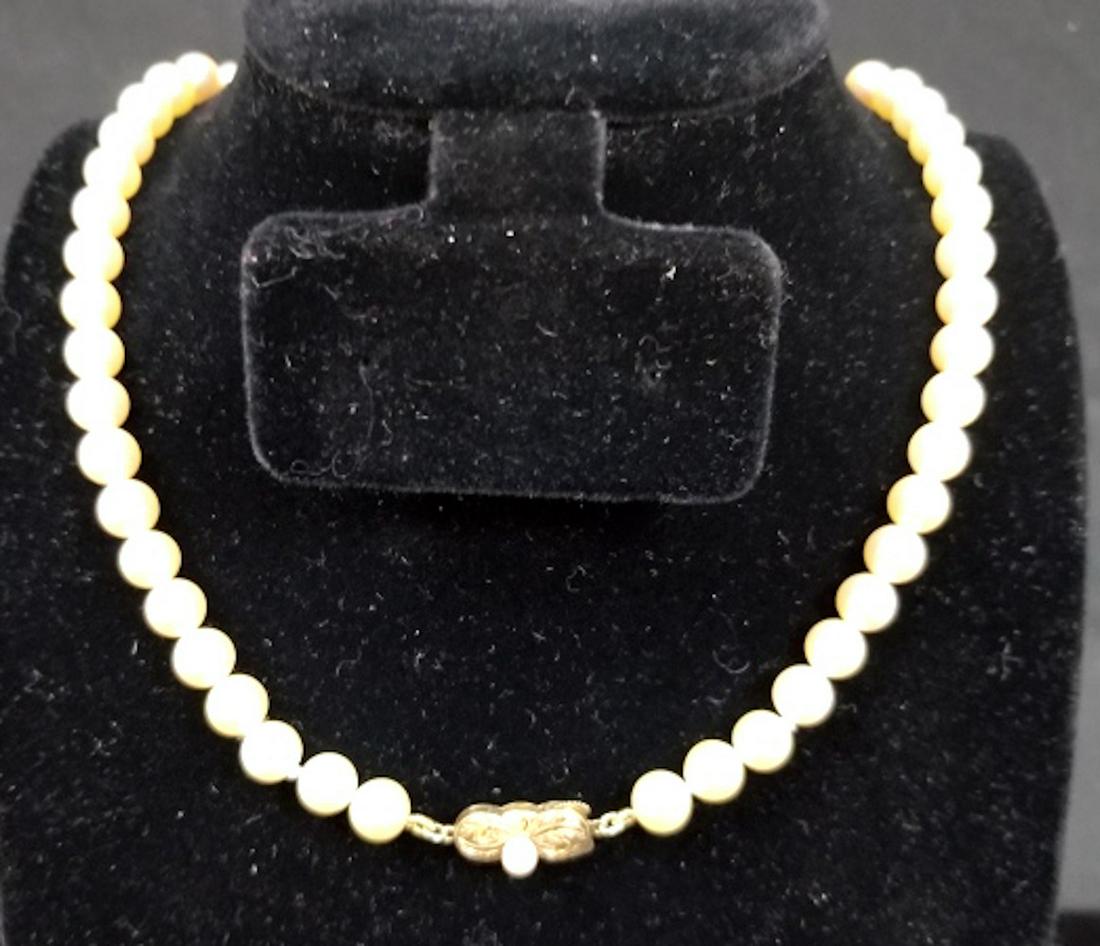 Mikimoto Gold & Pearl Necklace: Mikimoto Gold & Pearl Necklace. Provenance From a Long Island, NY Home. Dimensions- L-15". Total Weight-28g. Please note the absence of a condition report does not imply that there are no condition is