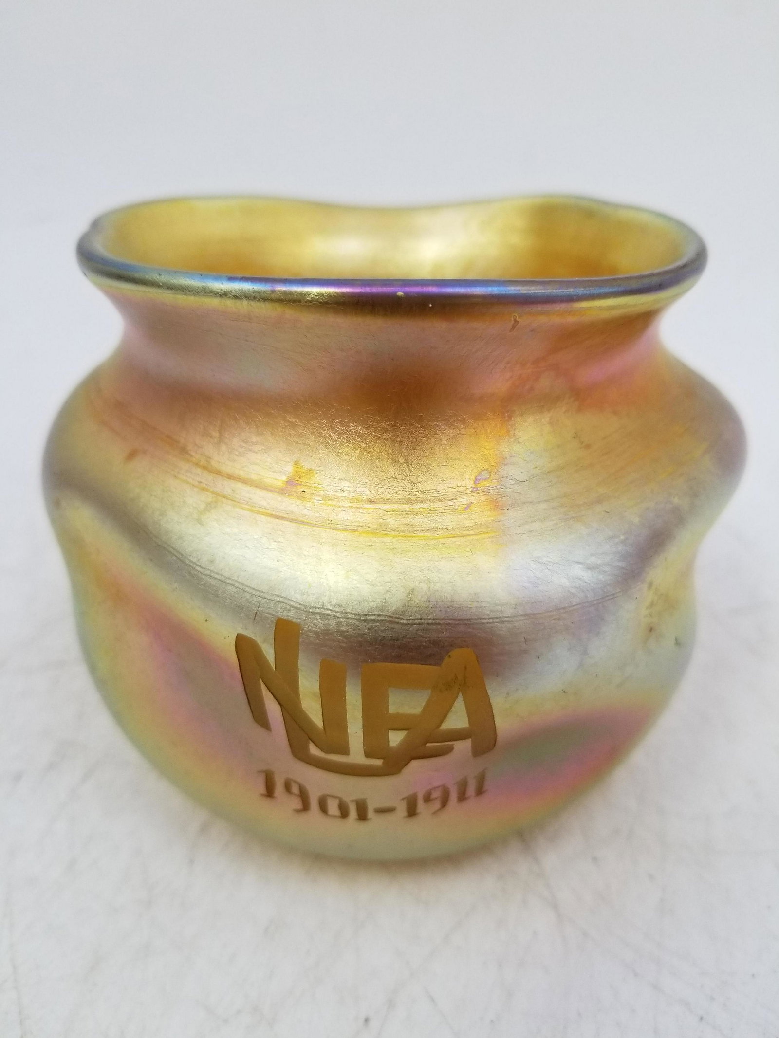Antique Loetz or Tiffany Bowl w/Inscription & Date: Antique Loetz or Tiffany Bowl w/ Inscription & Date 1901-1911. Excellent Condition. Provenance From a Private Queens, NY Collector. Dimensions- Dia-4" x H-3.25". Please note the absence of a condition