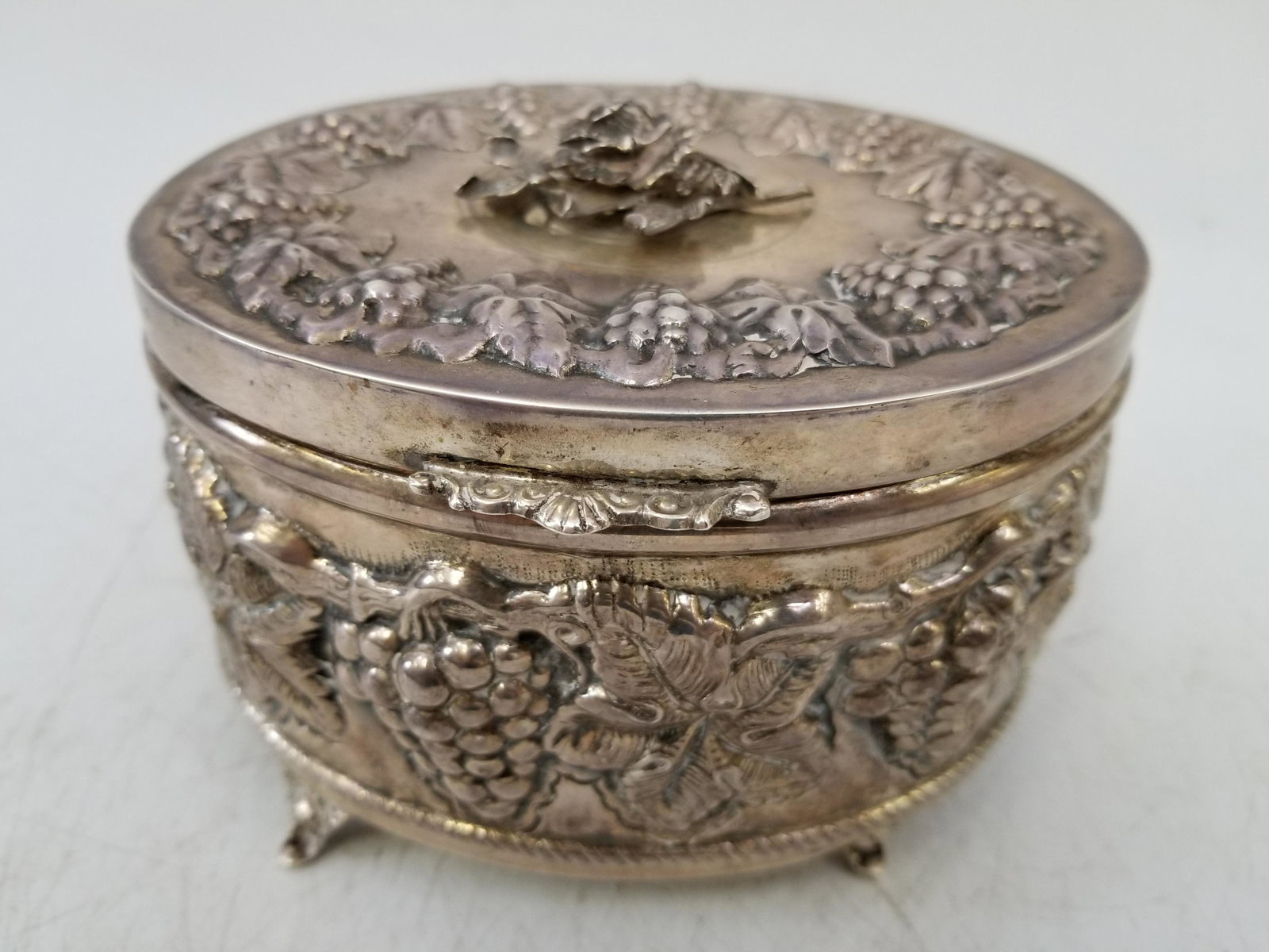 Judaica 925 Sterling Silver Etrog Box by Hazorfim: Judaica 925 Sterling Silver Etrog Box by Hazorfim. Gold gilded inside. Generally good condition, One leg is slightly bent and the Finial is loose. Dimensions : L 5.5", W 4.5", H 4" Weight: 351.4 gr., 