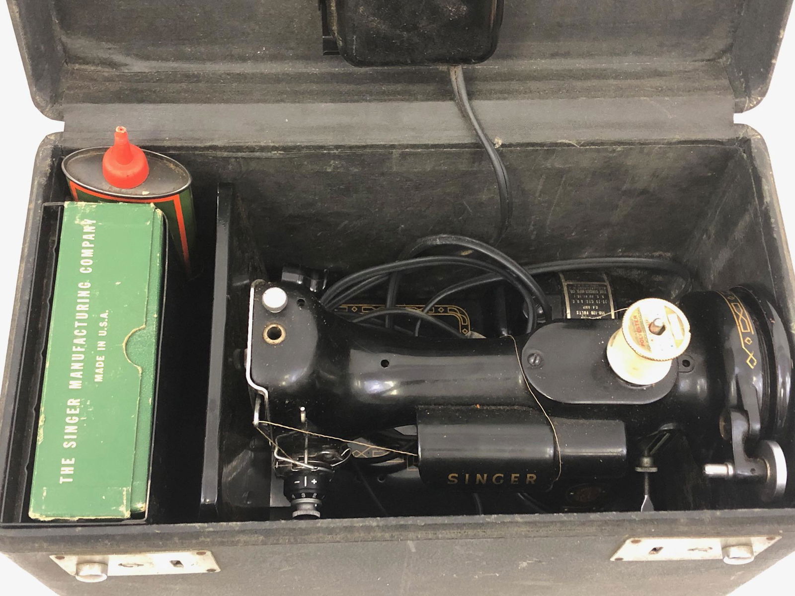 Old Vintage Singer Sewing Machine in Original Box (1 of 5)