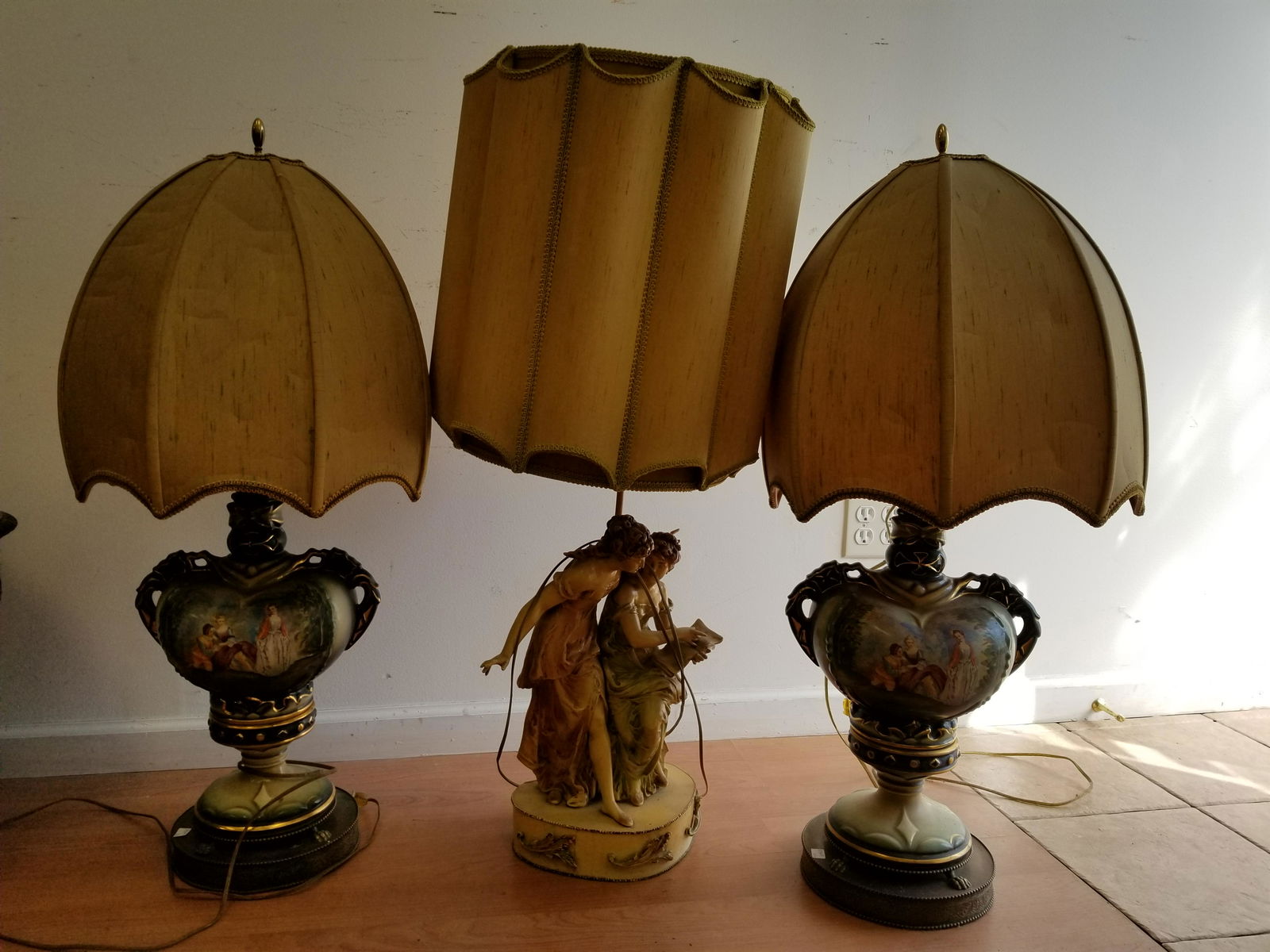 3 Vintage Large Table Lamps (1 of 4)