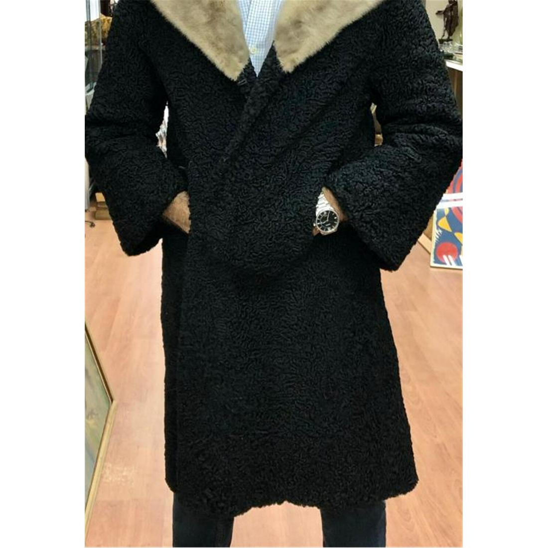Vintage Black Persian Lamb Coat w/ Mink Collar: Vintage Black Persian Lamb Coat w/ Mink Collar.Condition: Needs Cleaning & Has Some Wear.Provenance: From a Long Island, NY Home.Please note the absence of a condition report does not imply that there