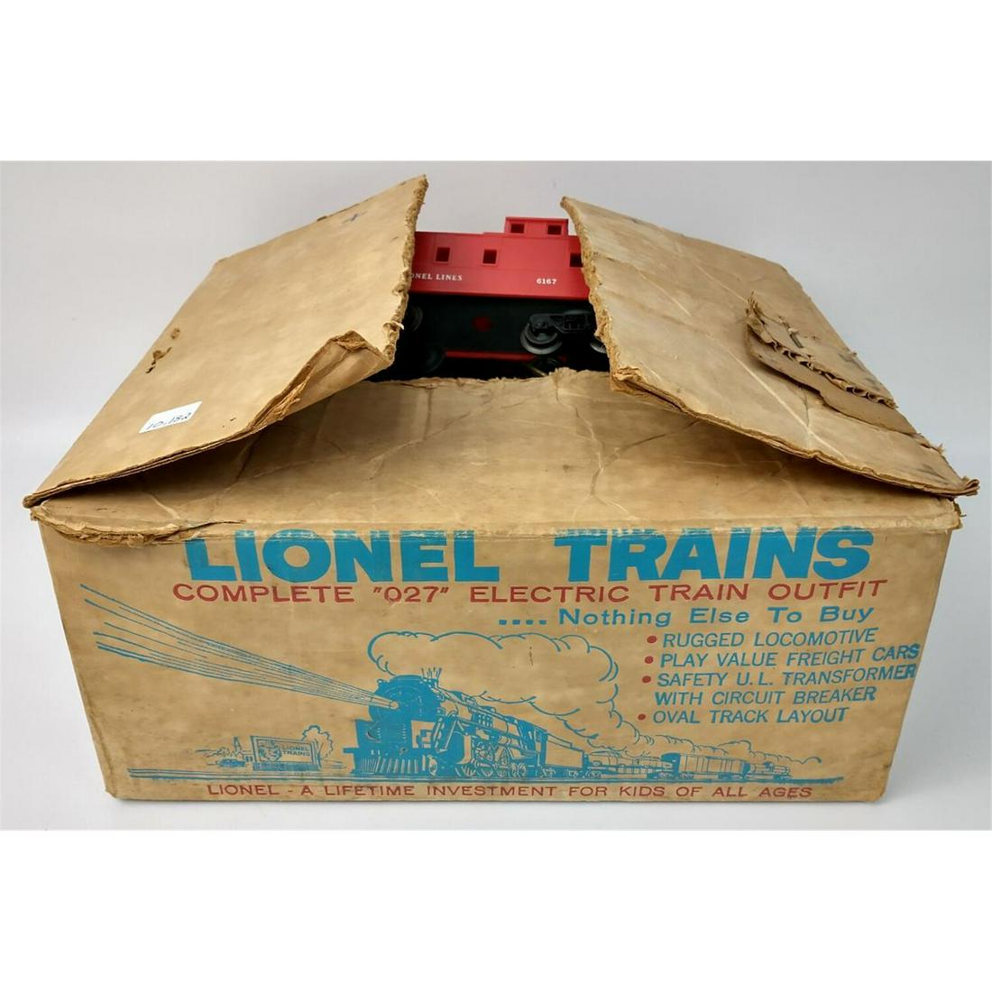 Vintage Lionel Train Set In Original Box.: Vintage Lionel Train Set In Original Box. Condition: As Found. Provenance: From a Long Island, NY Home. Please note the absence of a condition report does not imply that there are no condition issues 