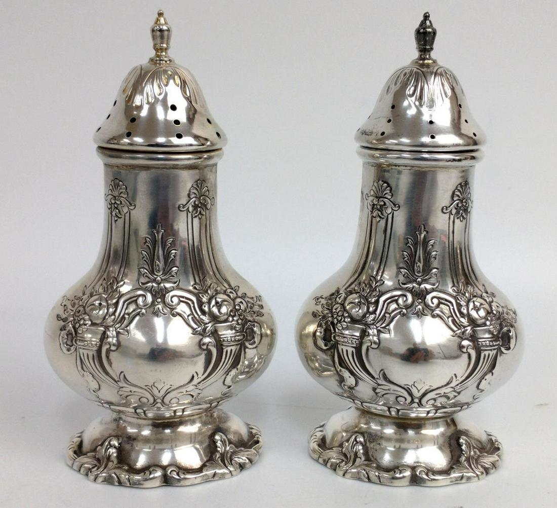 Reed & Barton Francis I Sterling Silver Salt & Pepper: Pair of Reed & Barton Francis I Sterling Silver Salt & Pepper Shakers. Fully Hallmarked. Condition: Generally Very Good Condition. Without any dents or repairs. Dimensions: H-4.5". Total Weight: 210.5