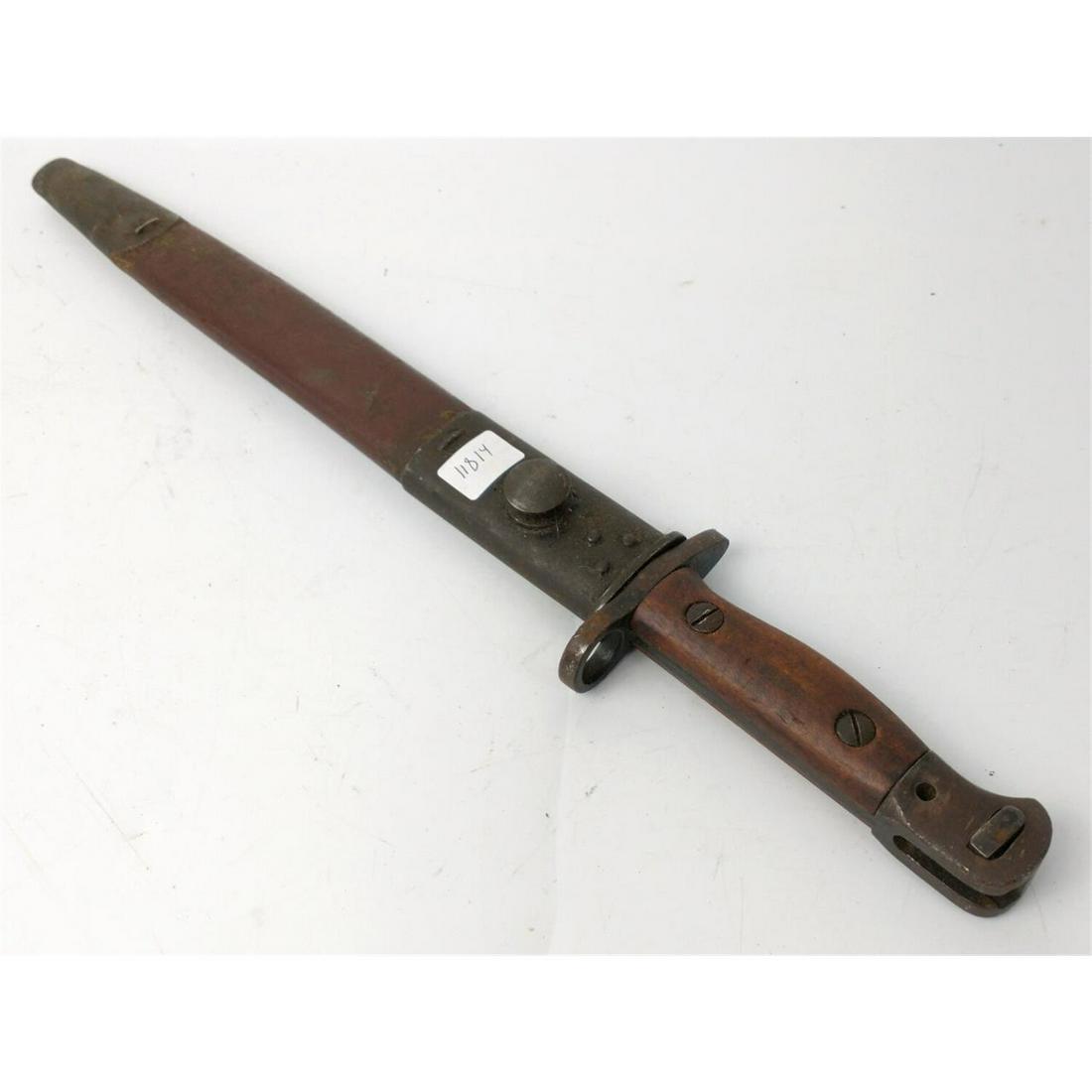 WWI 1907 Short Rifle Bayonet.: WWI 1907 Short Rifle Bayonet. Possibly European Paratrooper.Condition: As FoundDimensions: L-16"Provenance: From a New York City Estate.Please note the absence of a condition report does not imply tha