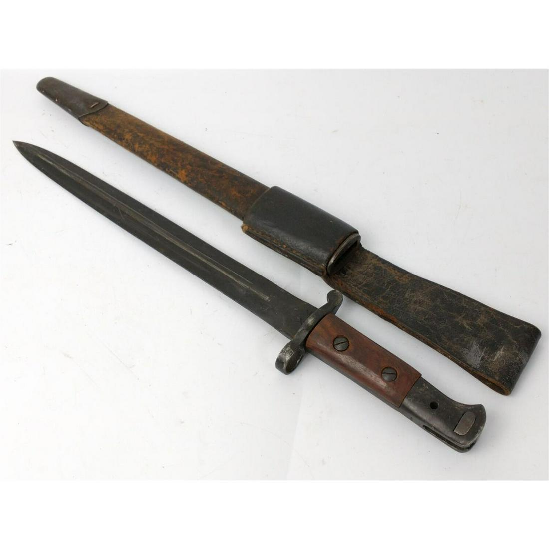 WWII Japanese Short Rifle Bayonet.: WWII Japanese Short Rifle Bayonet. Possibly Paratrooper. Condition: As FoundDimensions: L-17"Provenance: From a New York City Estate.Please note the absence of a condition report does not imply that t