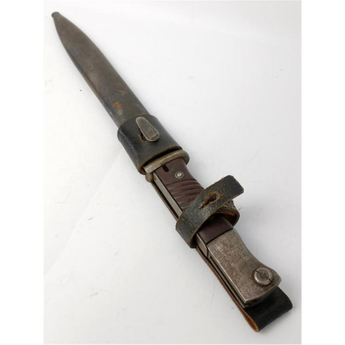 WWI Short K98 Rifle Bayonet w/ Metal Scabbard: WWII Short K98 Rifle Bayonet w/ Metal Scabbard & Leather Frog.Condition: As FoundDimensions: L-16"Provenance: From a New York City Estate.Please note the absence of a condition report does not imply t