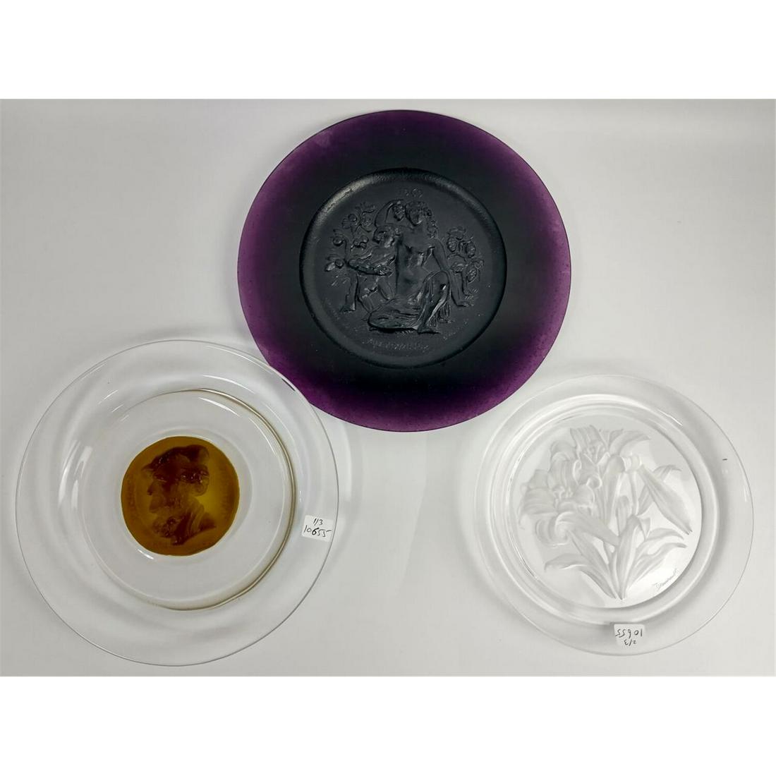 3 Daum Pate De Verre and Clear Glass Plates.: 3 Daum Pate De Verre Clear Glass Plates, Circa 1960's.Condition: Generally very good.Dimensions: Dia-10.5"Provenance: From a NY estate, 5th Ave, NYPlease note the absence of a condition report does no