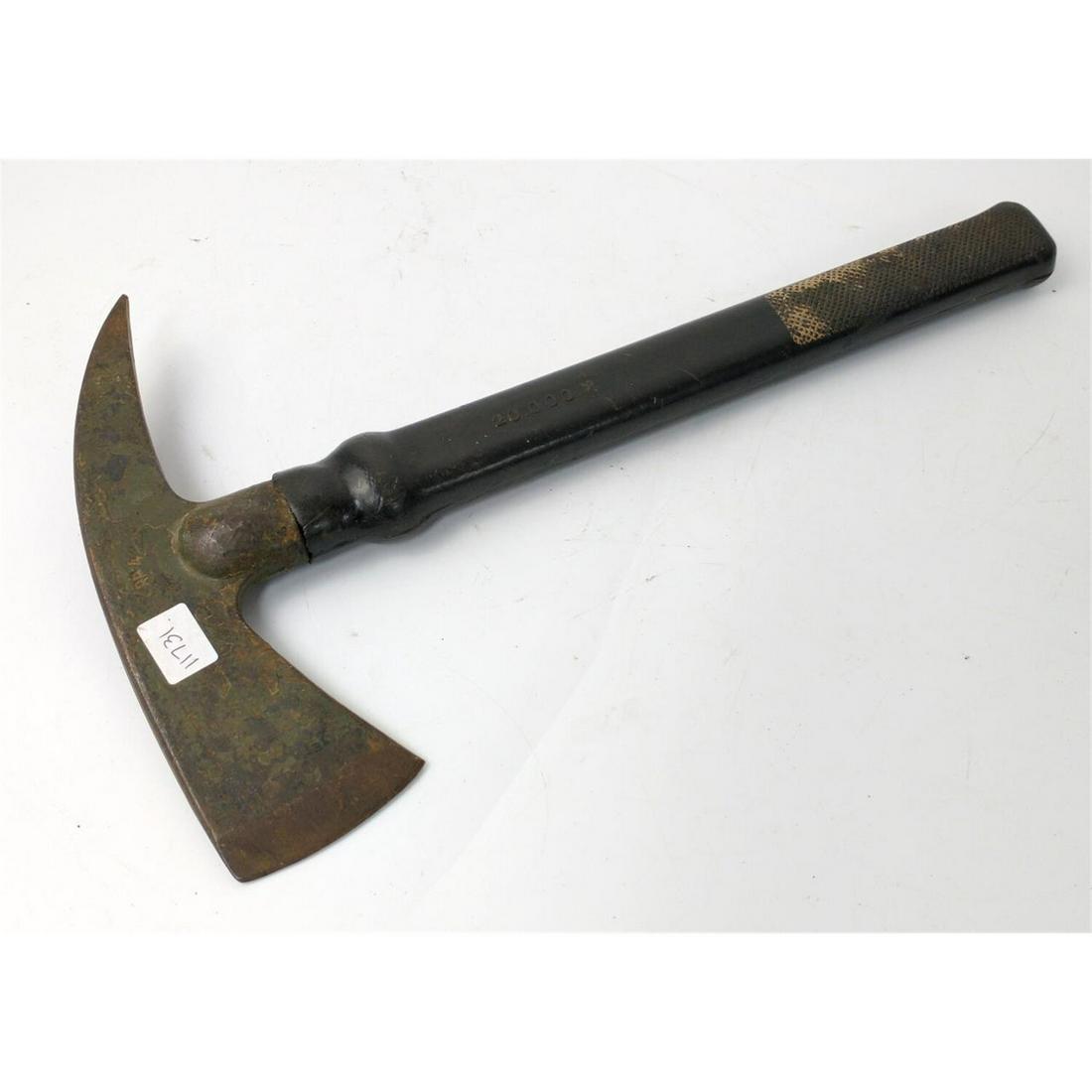 WWII US Army Airforce Bomber Crew Crash Axe. RP4.: WWII US Army Airforce Bomber Crew Crash Axe. RP4.Condition: As FoundDimensions: L-14.5".Provenance: From a New York City Estate. Please note the absence of a condition report does not imply that there