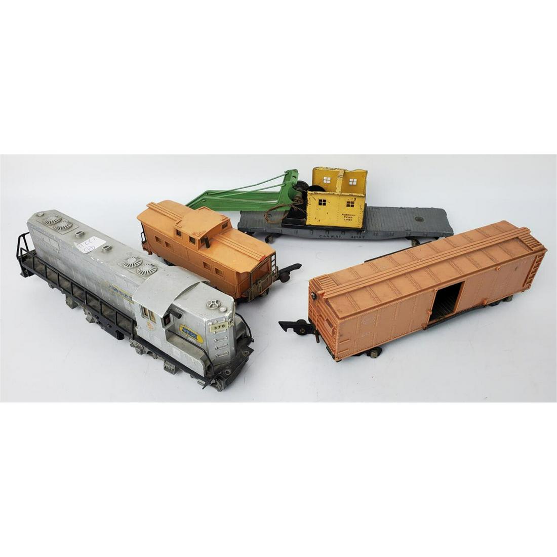 4 Old American Flyer Trains: 4 Old American Flyer Trains.Condition: Generally Good. As Found.Dimensions: L-10".Provenance: From A Upper East Side Manhattan NY Home. Please note the absence of a condition report does not imply tha