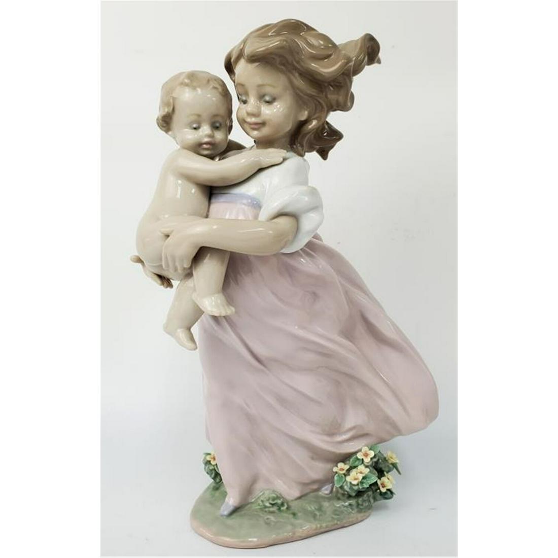 Lladro Figurine #6681 "Playing Mom": Lladro Figurine #6681 "Playing Mom" Circa 2000 With Original BoxCondition: Generally Very Good ConditionDimensions: H-9.5"Provenance: From a Long Island NY Collection.Please note the absence of a cond